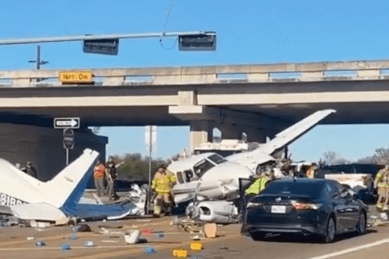 4-injured-after-plane-crashes-into-cars-on-south-texas-road