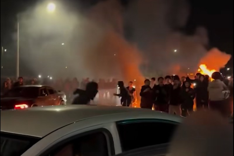 florida-troublemakers-terrorize-motorists-start-fires-in-chaotic-video