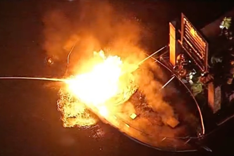Boat fire in Fort Lauderdale, Florida (photo: NBC6)