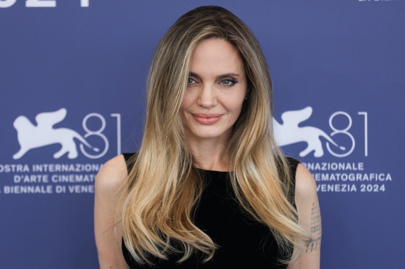 angelina-jolie-opens-up-about-her-late-mothers-influence-in-moving-speech