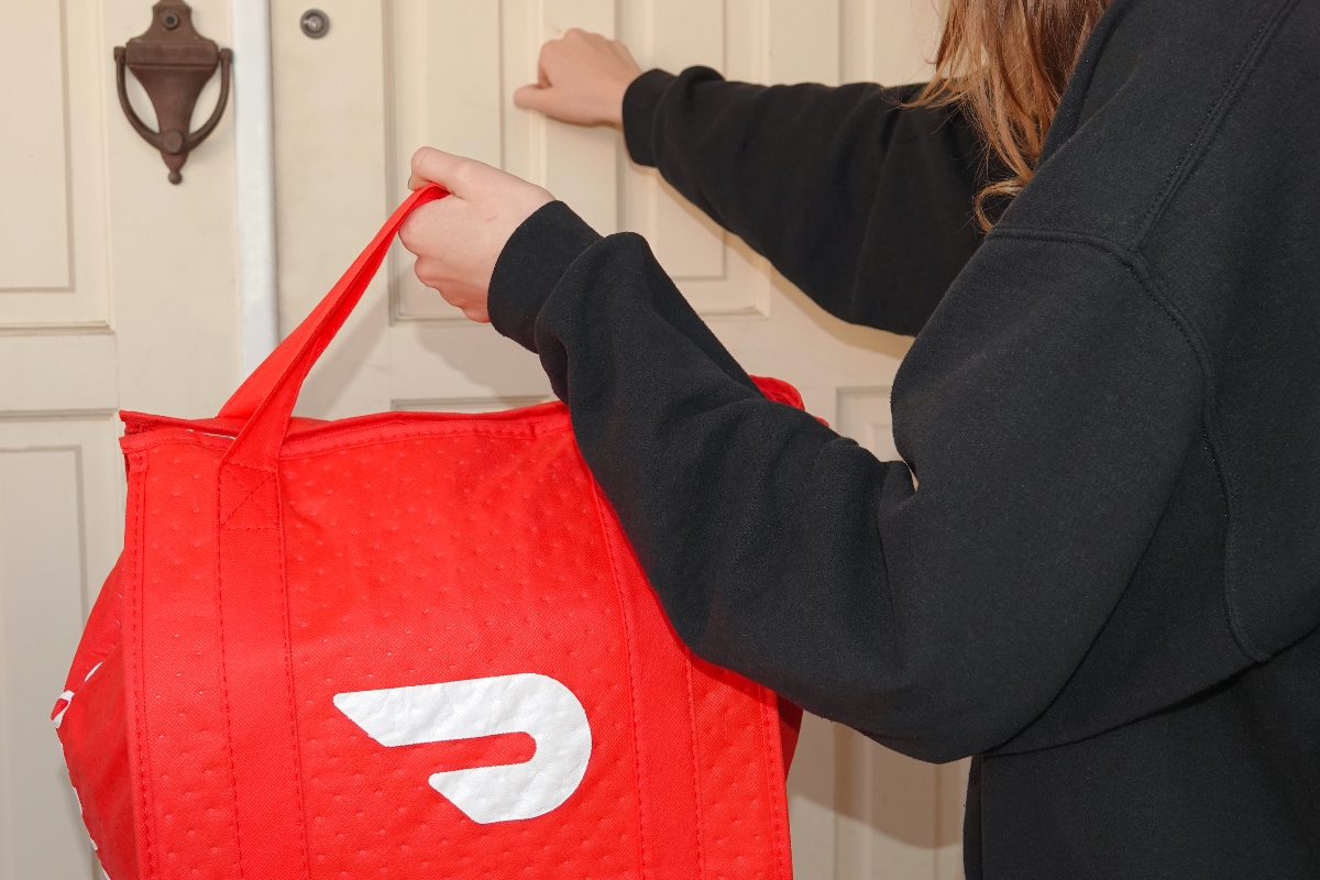 doordash-driver-crashes-flees-scene-without-making-delivery