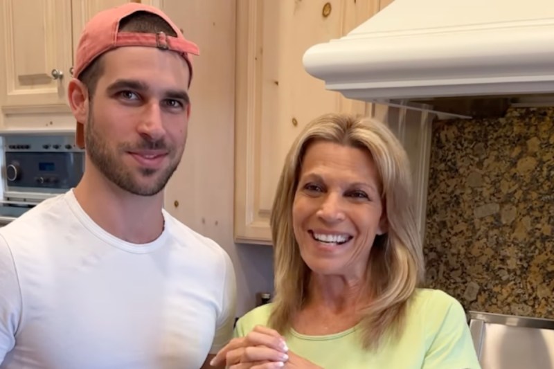 fans-thirst-vanna-whites-son-cooking-video