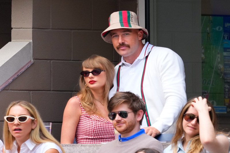 how-travis-kelce-supported-taylor-swift-on-the-fortnight-music-video-set