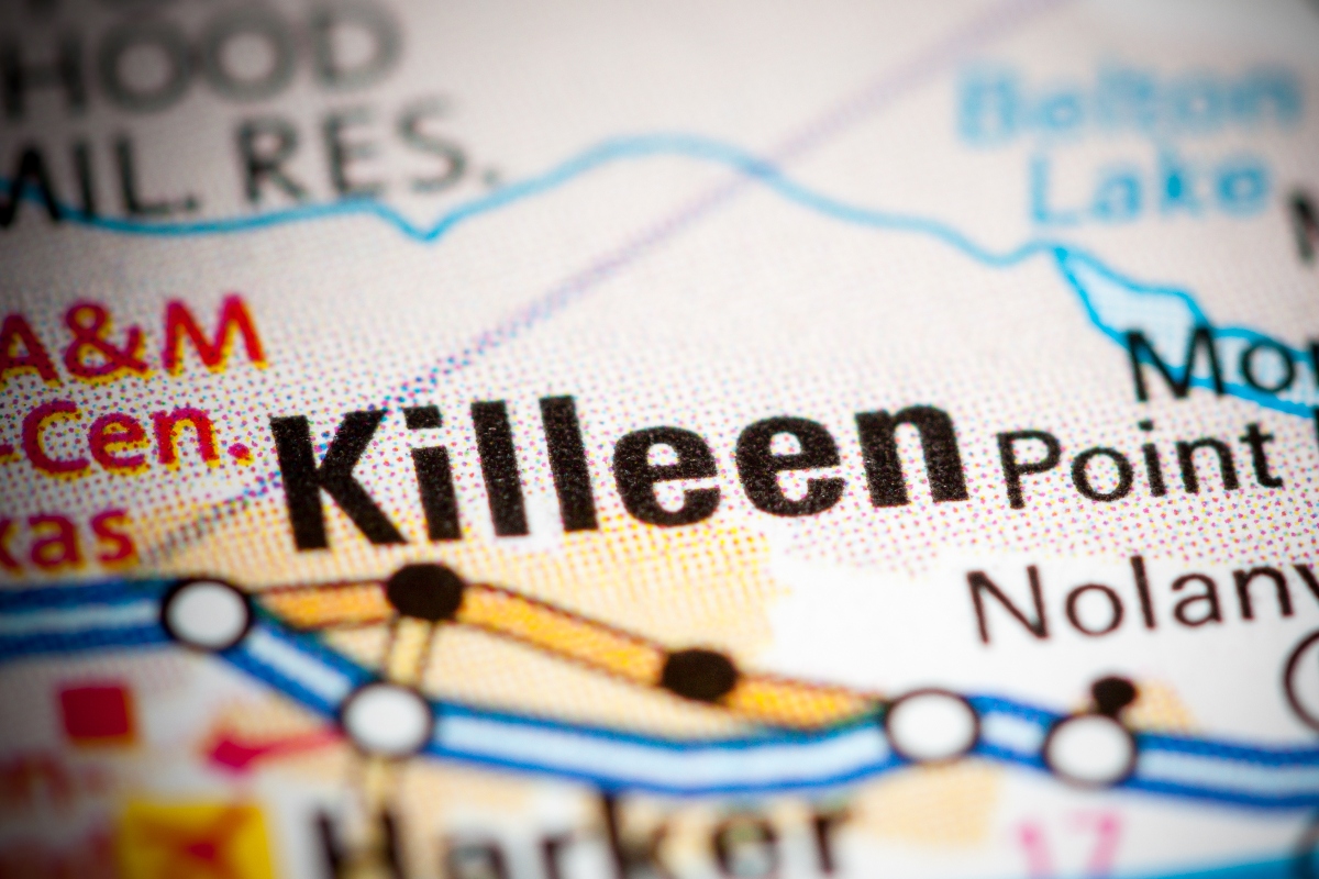 injured-after-man-fleeing-cops-drives-texas-mall