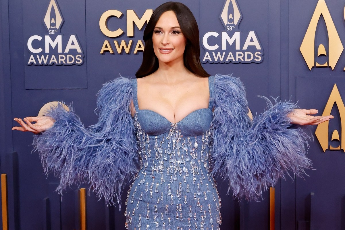 Kacey Musgraves Will ‘Lose Everything’ at CMA Awards, She Predicts