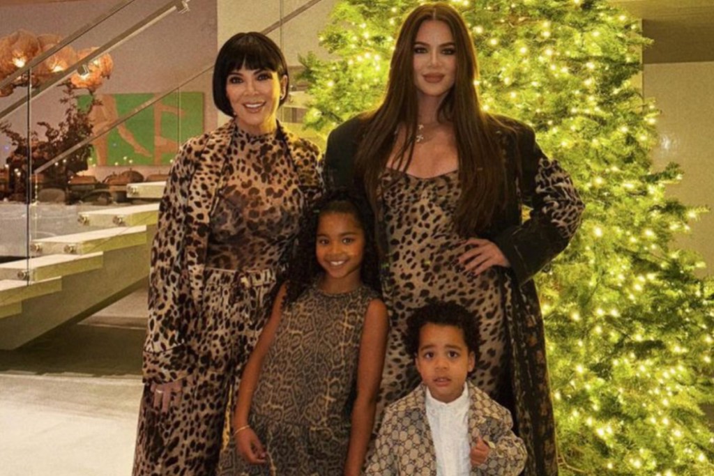 kris-jenner-rocks-shocking-new-hairdo-in-thanksgiving-pic
