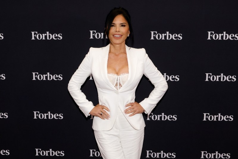 lauren-sanchez-wears-see-through-outfit-while-visiting-childrens-bookstore