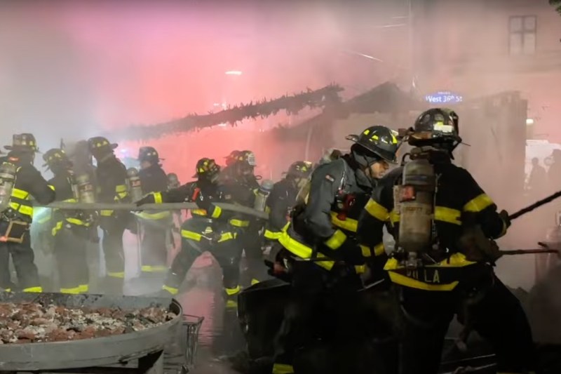 new-york-city-christmas-market-destroyed-by-massive-fire