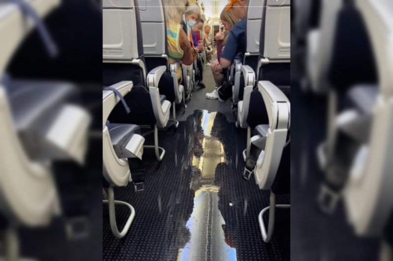 passengers-panic-as-american-airlines-flight-floods-in-midair