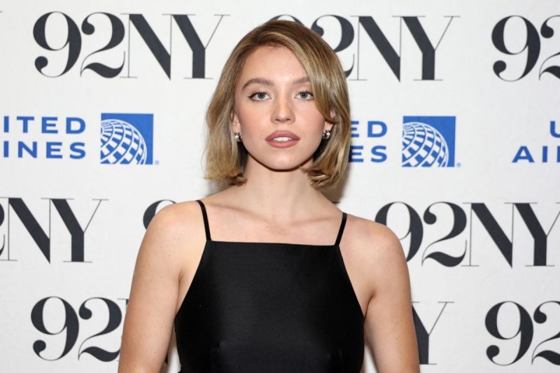 sydney-sweeney-rocks-lace-bodysuit-while-out-and-about-in-nyc