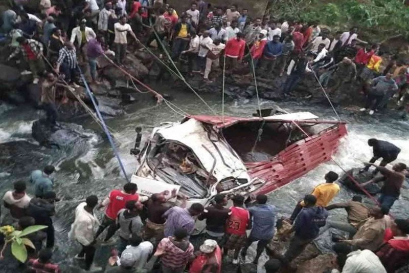 truck-carrying-wedding-party-plunges-into-river-killing-at-least-71