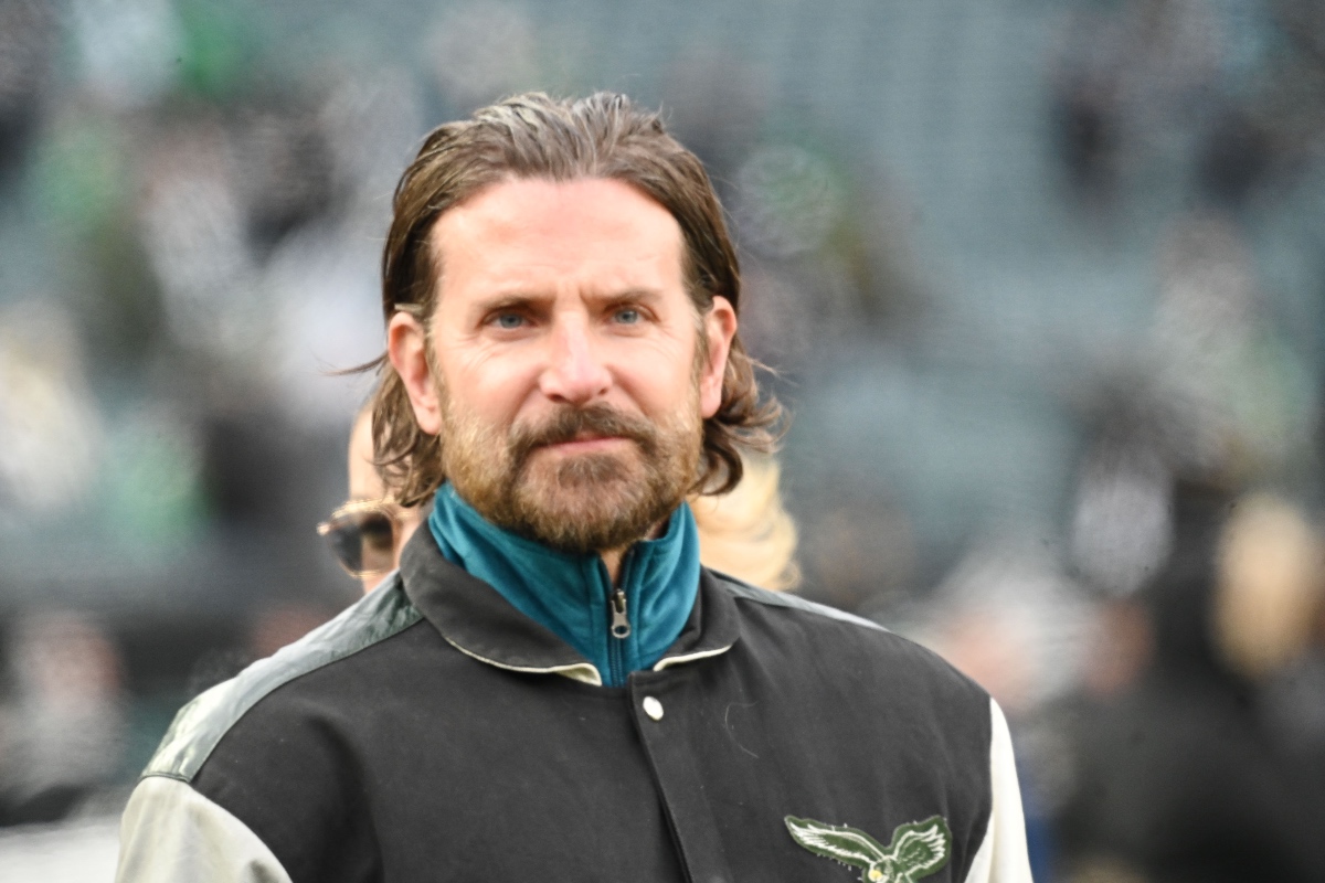 bradley-cooper-and-gigi-hadid-spotted-at-philadelphia-eagles-game-in-rare-public-outing