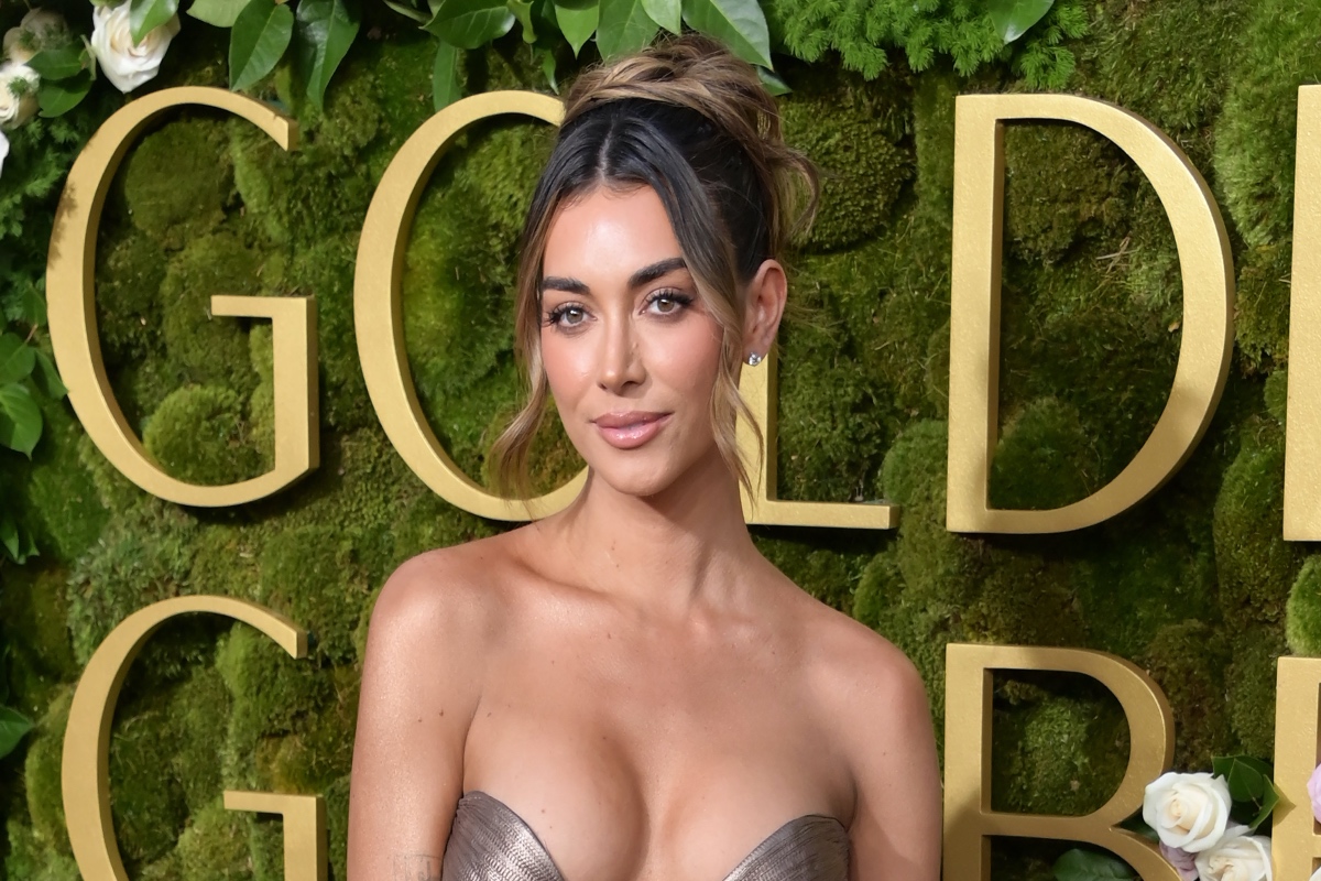 brianna-lapaglia-strips-down-for-magazine-cover-months-after-zach-bryan-split