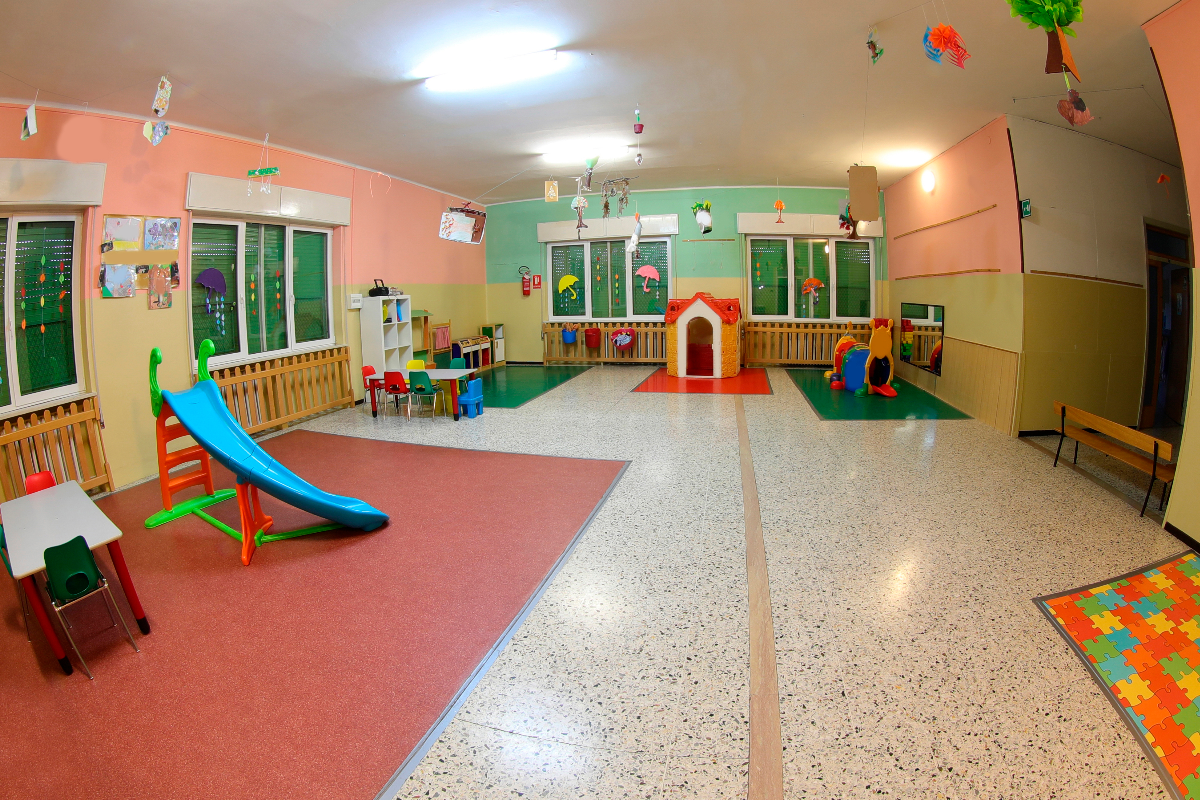 daycare-worker-caught-on-video-putting-4-year-old-in-trash-can-after-he-refused-to-nap