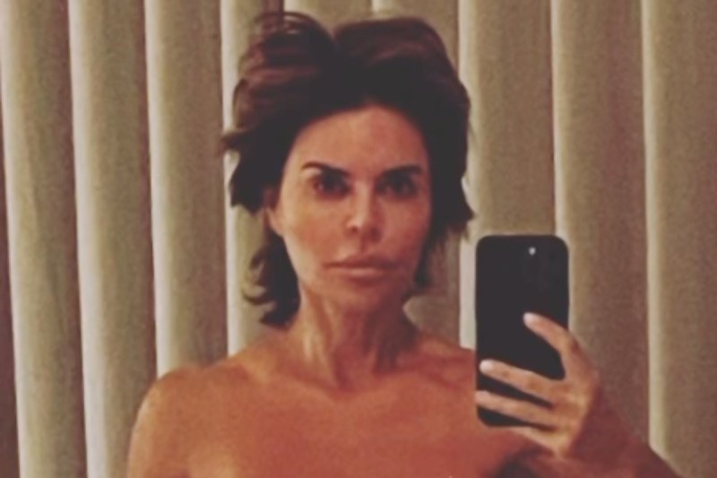 lisa-rinna-bares-all-in-sultry-selfie-see-the-pic