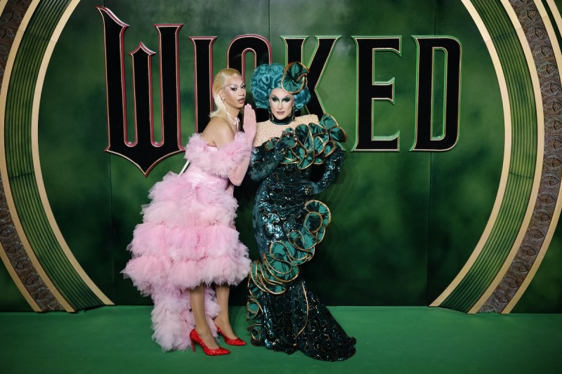 rupauls-drag-race-uk-winner-the-vivienne-dead-at-32