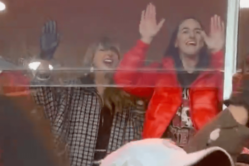 taylor-swift-cheers-on-travis-kelces-chiefs-to-a-playoff-win