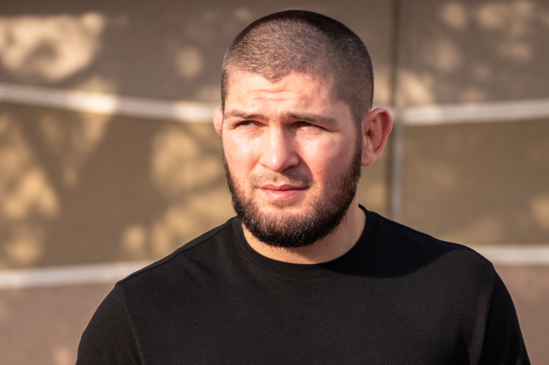 ufc-star-escorted-off-plane-after-dispute-over-his-seat