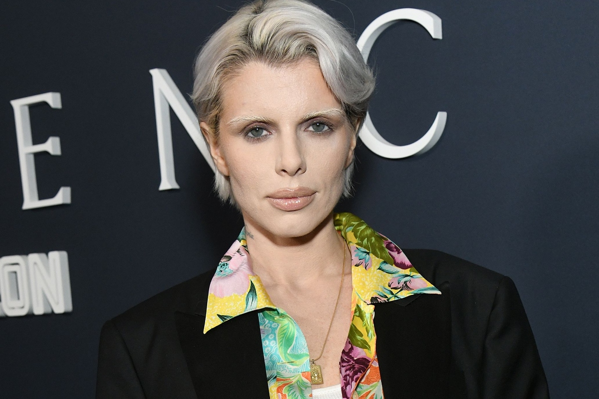 uncut-gems-julia-fox-ghost