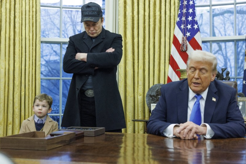 elon-musks-ex-grimes-grills-him-for-white-house-photo-op