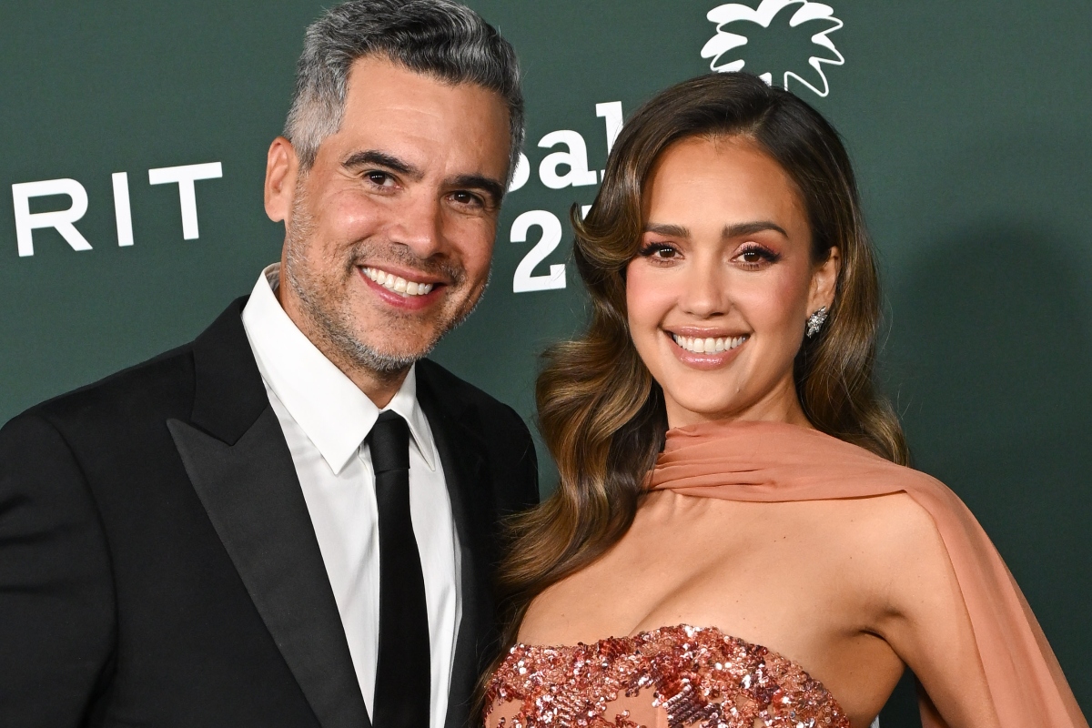 movie-star-officially-divorcing-husband-of-17-years-latest-details-on-jessica-albas-split-from-cash-