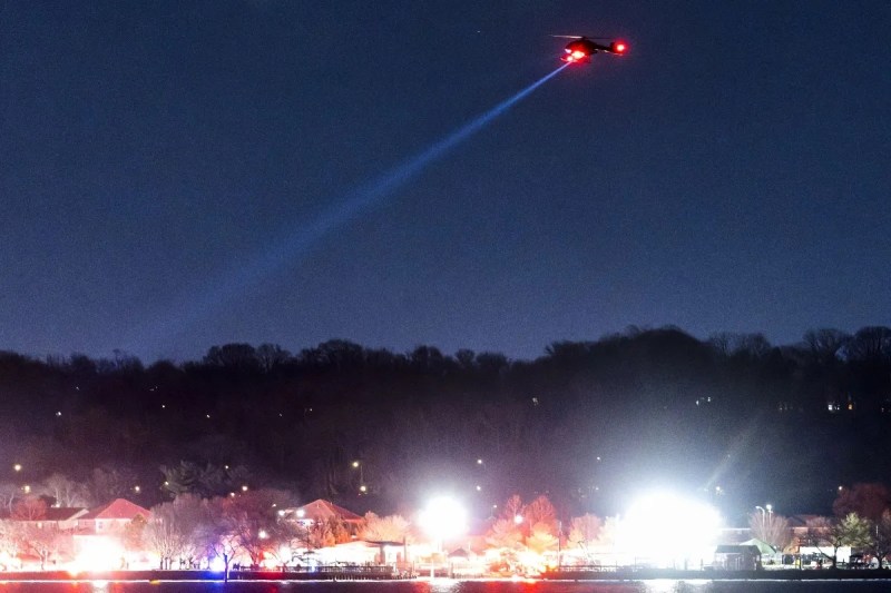 New Angles of Black Hawk Helicopter Colliding With American Airlines ...