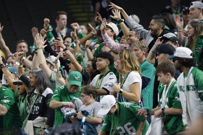 philadelphia-eagles-fans-burn-kermit-the-frog-puppet-in-jab-at-patrick-mahomes