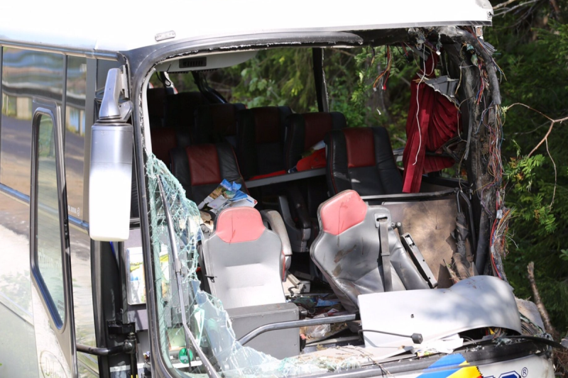 sounded-like-a-bomb-frightening-scene-as-bus-crashes-into-familys-home