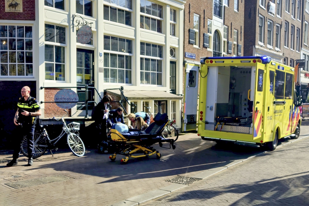 at-least-5-wounded-after-stabbing-spree-in-major-city-square