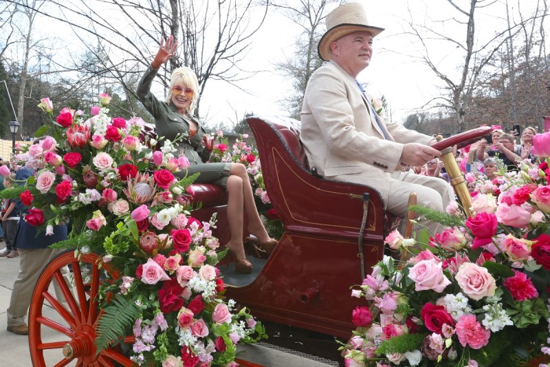 dolly-parton-makes-first-public-appearance-since-her-husbands-death