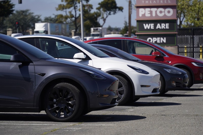 dozens-of-tesla-wheels-reportedly-stolen-from-a-parking-lot