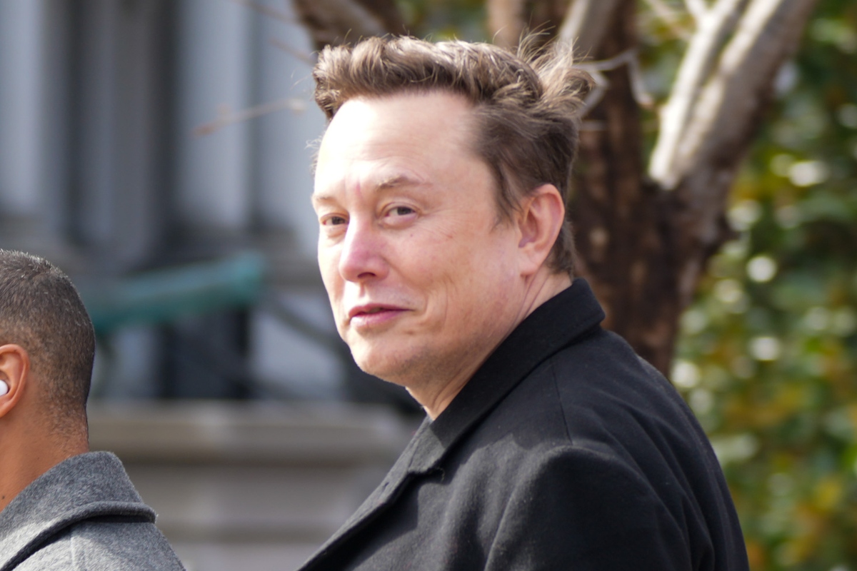 elon-musks-doge-to-investigate-signal-group-chat-incident