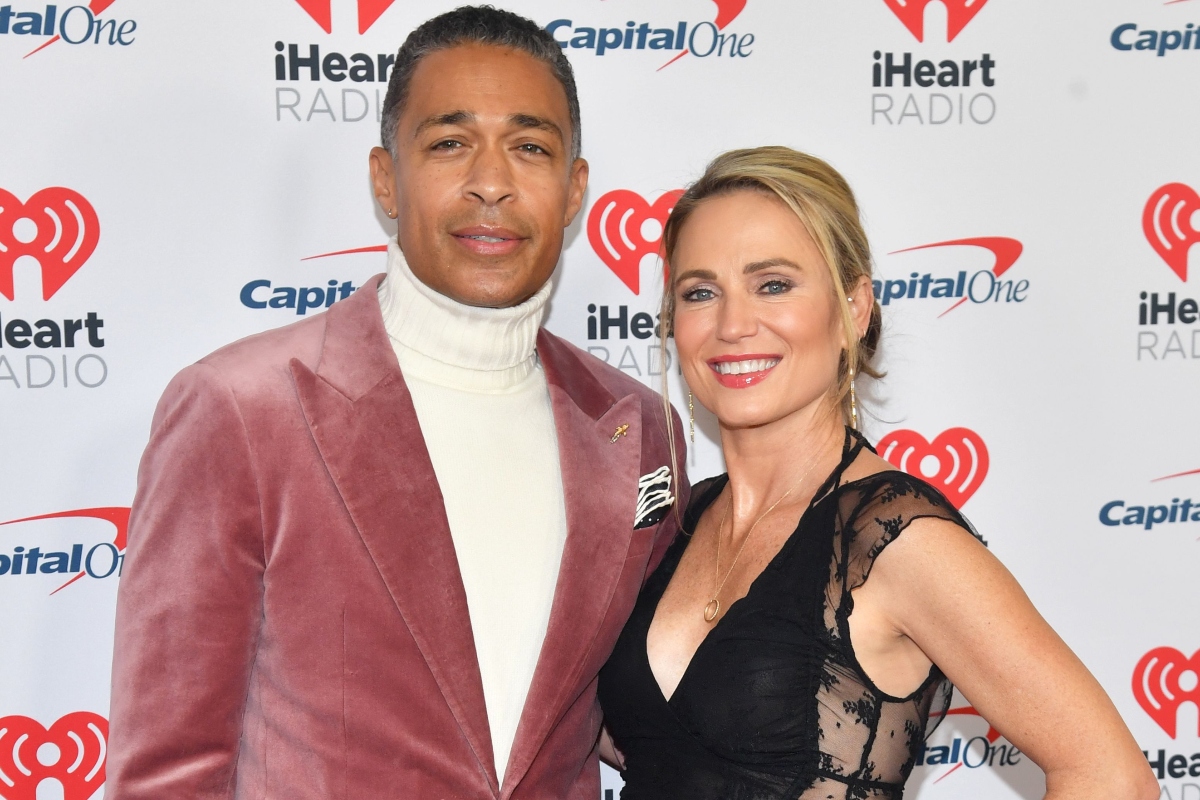 good-morning-america-alum-amy-robach-shares-pool-selfie-while-on-vacation-with-t-j-holmes