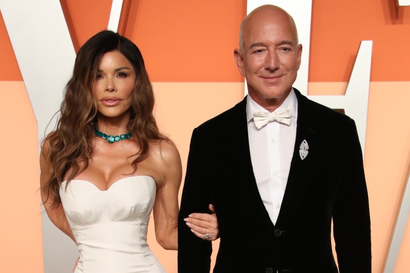 Jeff Bezos and Lauren Sánchez Rumored to Have Sent Out Wedding Invitations