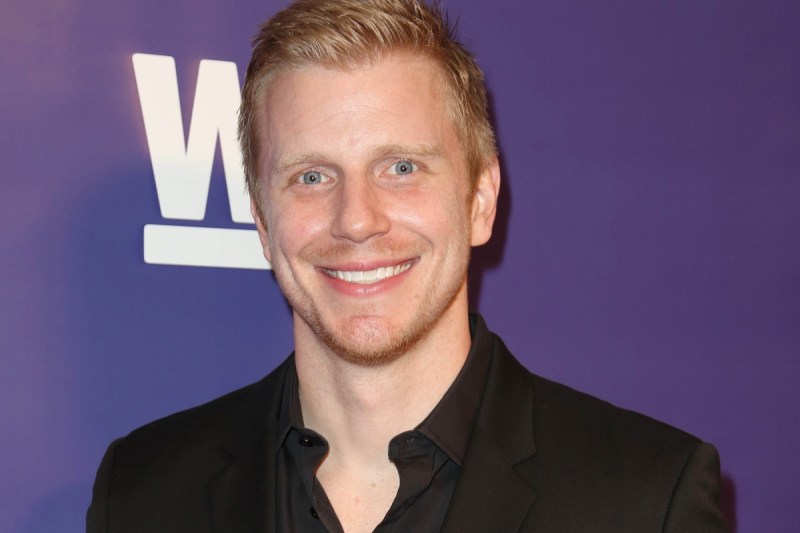 the-bachelor-alum-sean-lowe-seriously-injured-following-dog-attack