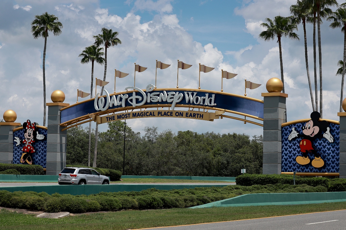 walt-disney-world-fire-park-guests-spot-black-smoke-behind-epcot