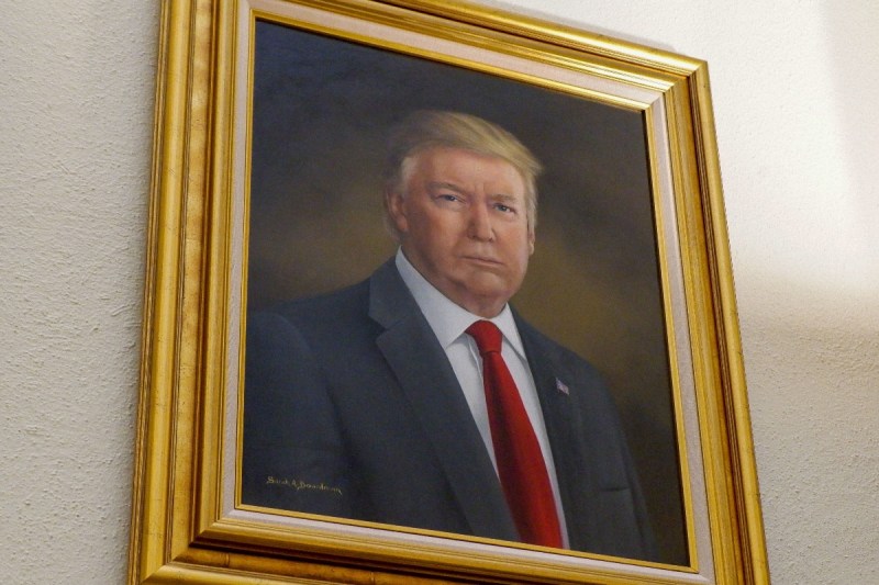 https://www.nbcnews.com/politics/donald-trump/trump-portrait-artist-says-career-in-peril-rcna199899