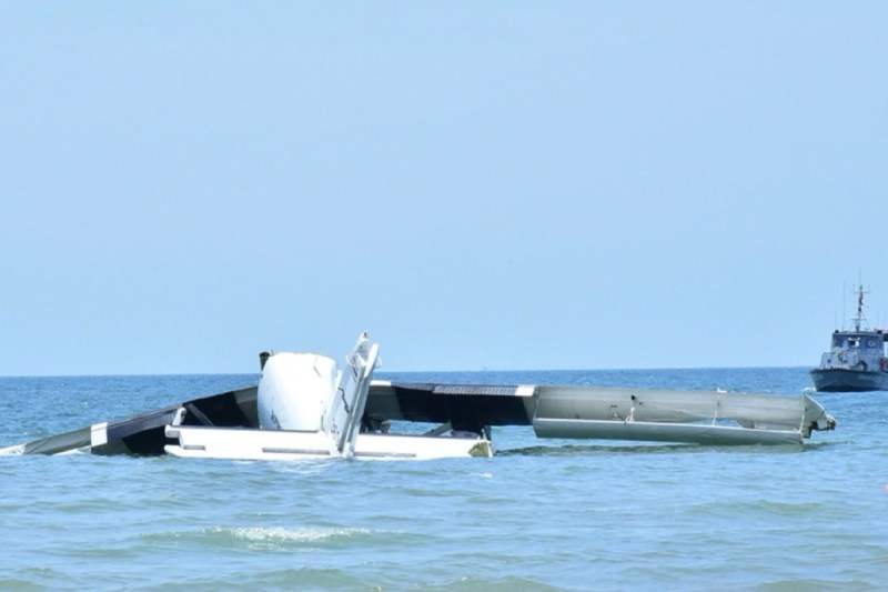 beach-plane-crash-caught-on-video-kills-6-police-officers