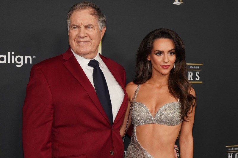 bill-belichicks-girlfriend-awkwardly-interrupts-interview-when-he-was-asked-about-their-relationship