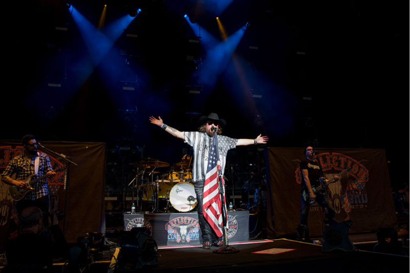 country-music-star-reveals-death-of-father-colt-ford-honors-his-late-dad