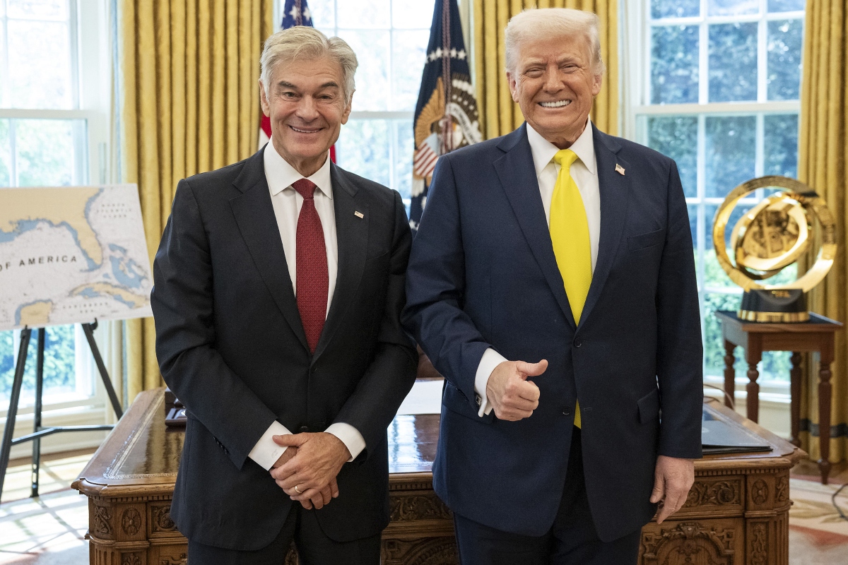 dr-ozs-granddaughter-faints-during-his-swearing-in-ceremony-at-the-white-house