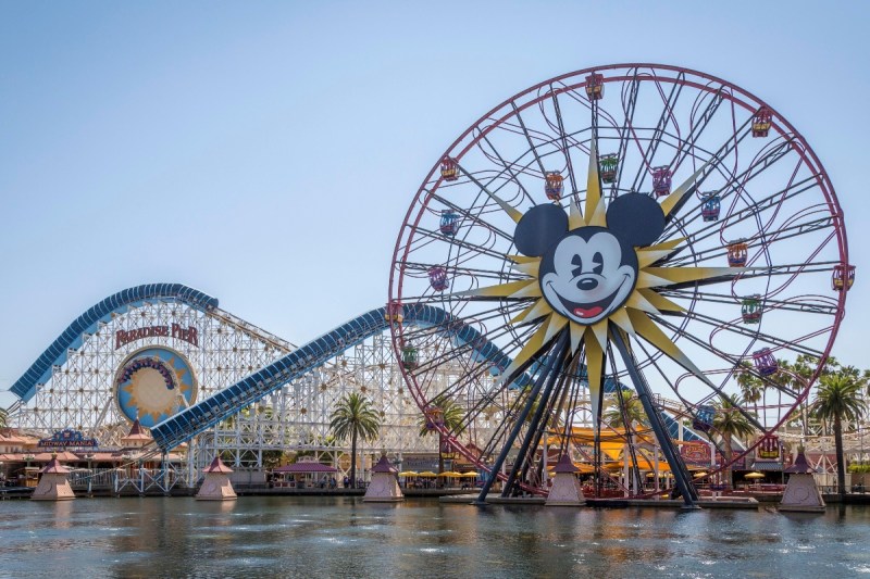 fire-breaks-out-inside-disneyland-parking-garage