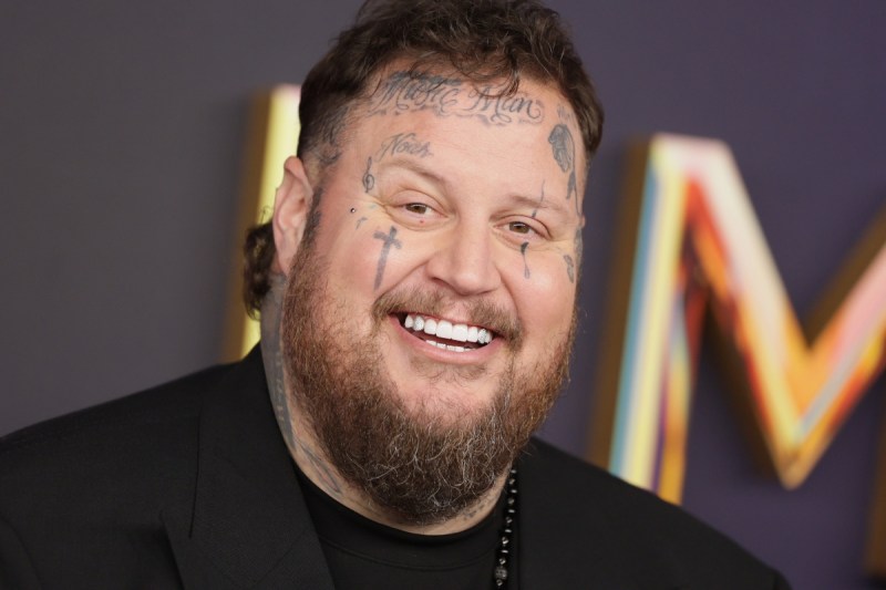 jelly-roll-declares-change-is-possible-while-being-recommended-for-a-pardon-in-tennessee-for-past-crimes