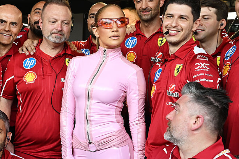 jennifer-lopez-stuns-in-skintight-catsuit-at-f1-grand-prix