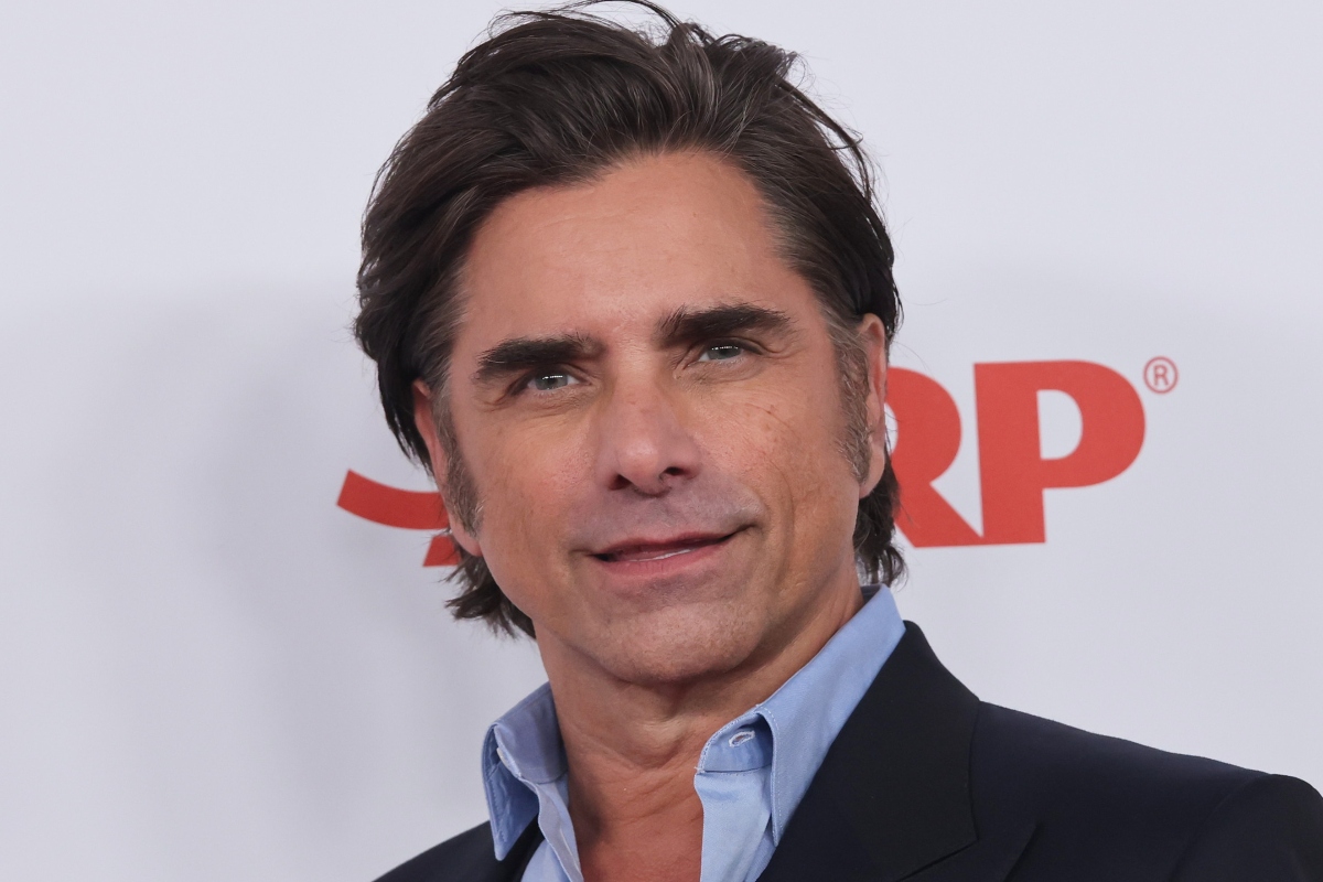 john-stamos-speaks-out-after-being-criticized-for-mar-a-lago-appearance