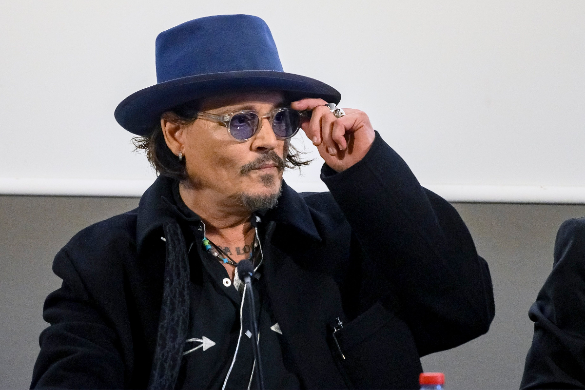 johnny-depp-goes-grey-in-first-look-of-new-movie-day-drinker
