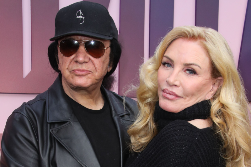 kiss-gene-simmons-shares-rare-family-photo-with-wife-shannon-tweed-and-their-kids