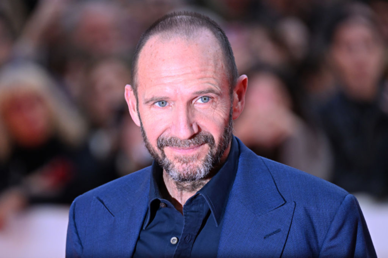 ralph-fiennes-62-is-absolutely-shredded-in-new-photos