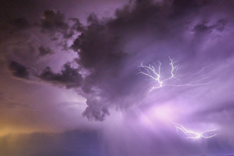 severe-thunderstorm-leaves-2-dead-and-knocks-out-power-for-300000