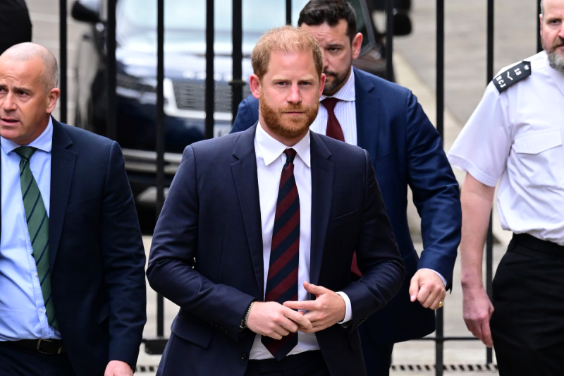 why-security-guards-rushed-prince-harry-out-of-court-room-during-hearing